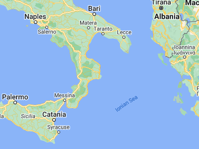 Map showing location of Crotone (39.0851, 17.11781)